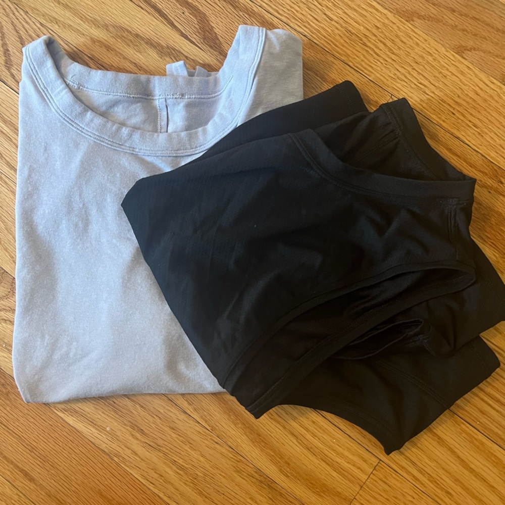 Lululemon workout tops!
Set of two!